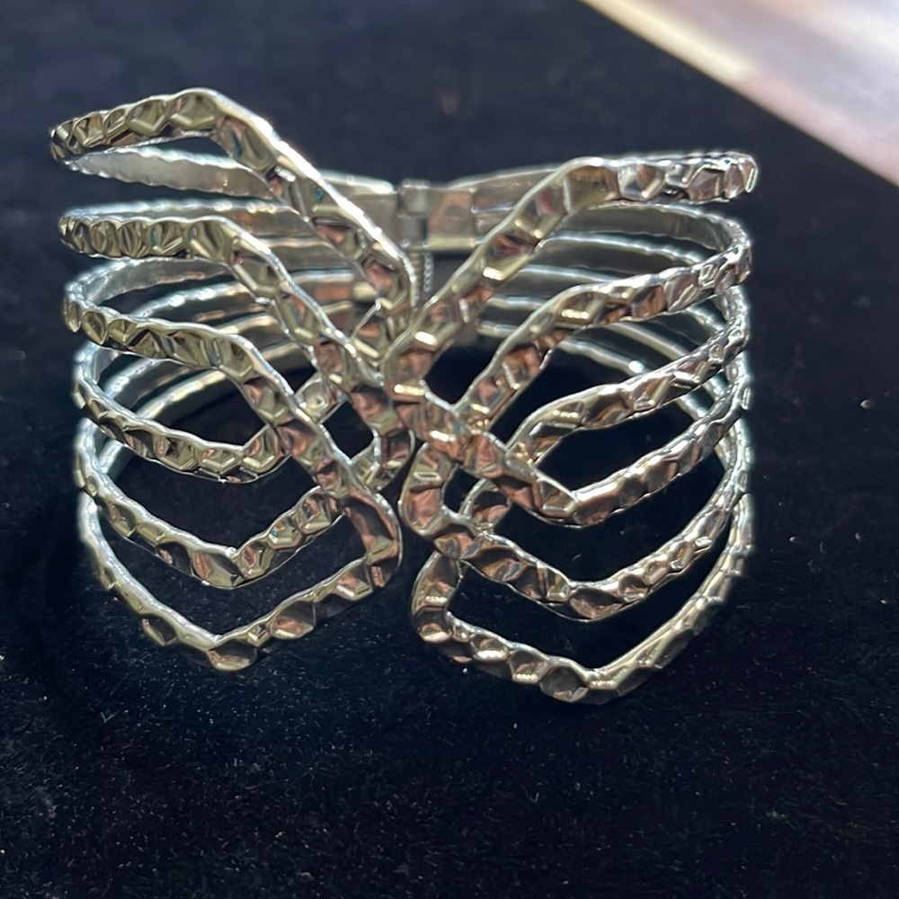 SILVER Toned  Hammered Bracelet. P/A
